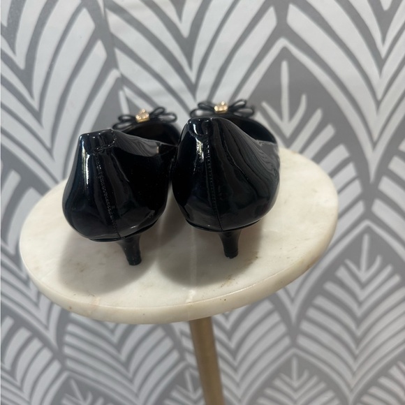 Coach Mandy Black Patent Leather Kitten  Heel Pumps with Gold Accent Bow - Picture 3 of 9